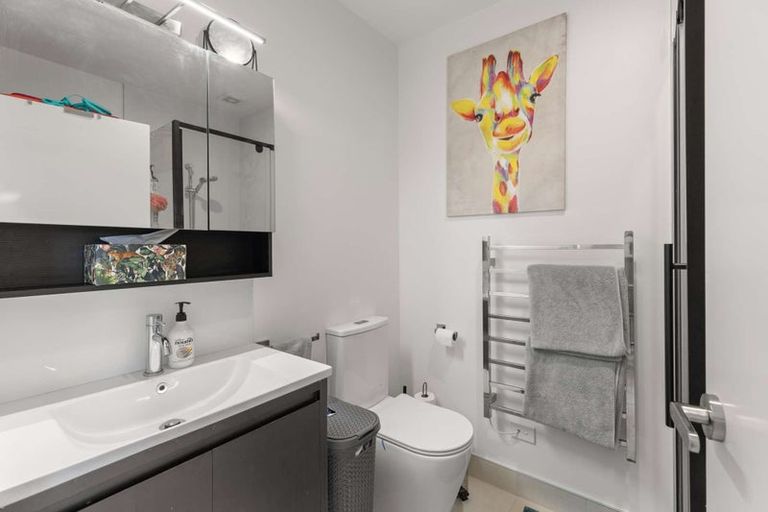 Photo of property in 28 Kotuitui Street, Manukau, Auckland, 2104