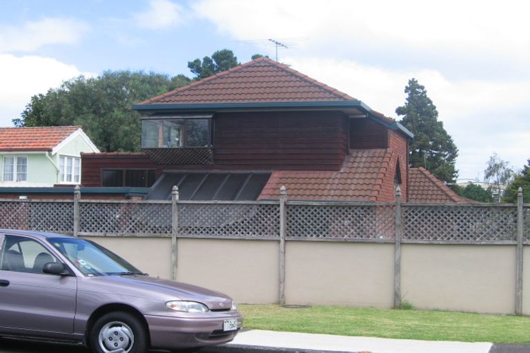 Photo of property in 2/12 Waterloo Road, Milford, Auckland, 0620