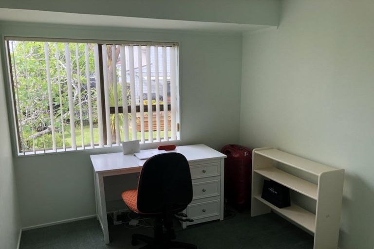 Photo of property in 1/177 Onewa Road, Birkenhead, Auckland, 0626