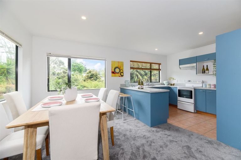 Photo of property in 33 Zefiro Drive, Massey, Auckland, 0614