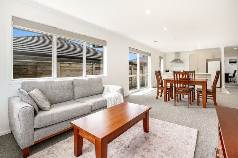 Photo of property in 5 Mooring Close, Whitby, Porirua, 5024