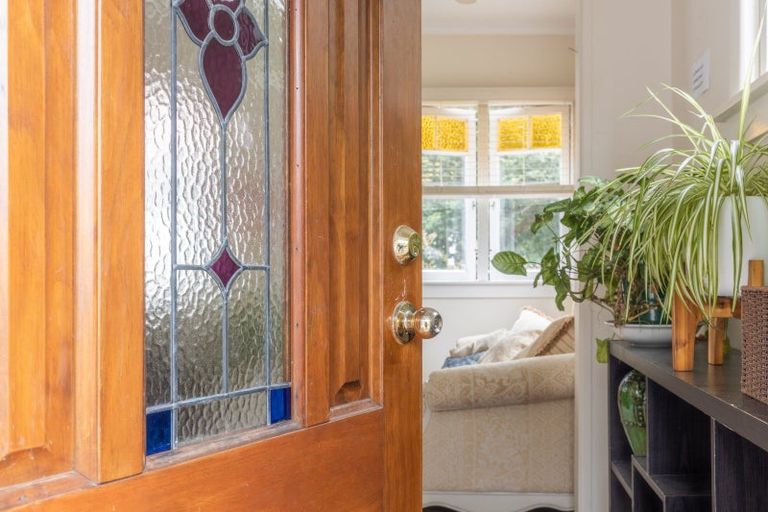 Photo of property in 14 Downe Street, New Plymouth, 4310