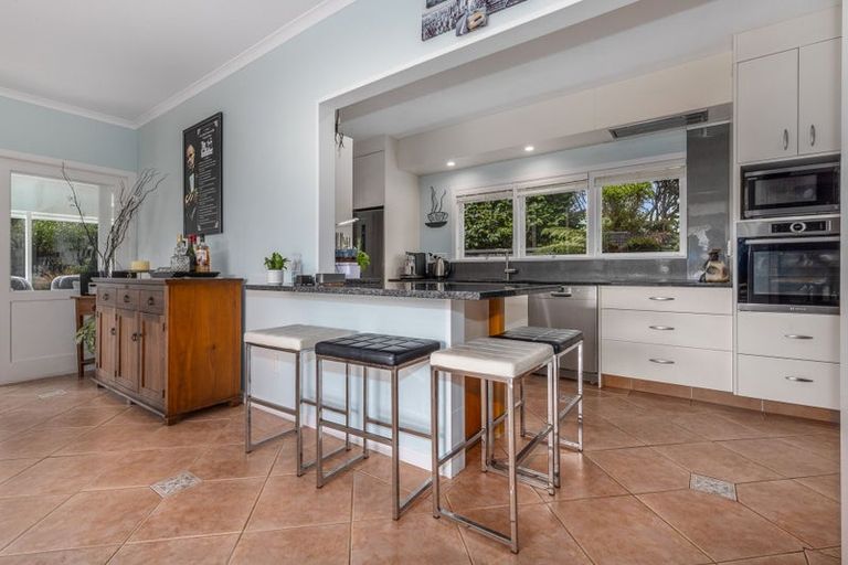 Photo of property in 6 Leybourne Avenue, Waikanae, 5036