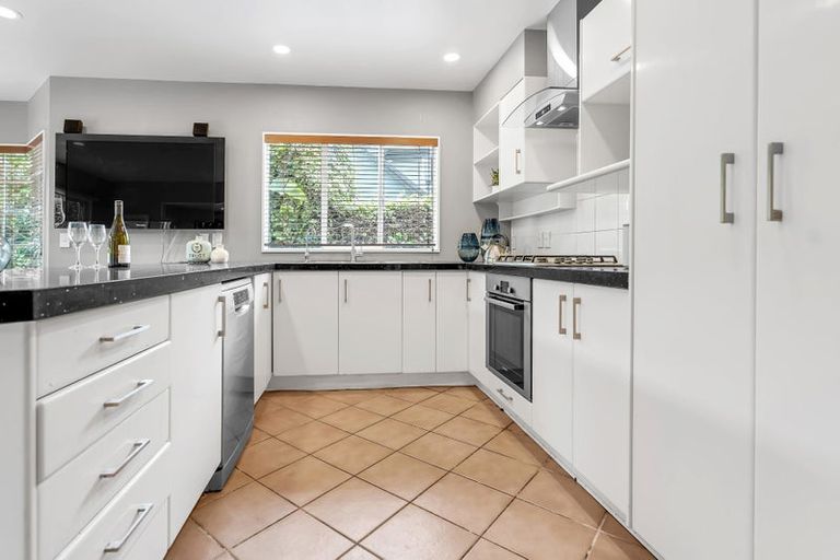 Photo of property in 2/19 Rodney Road, Northcote Point, Auckland, 0627