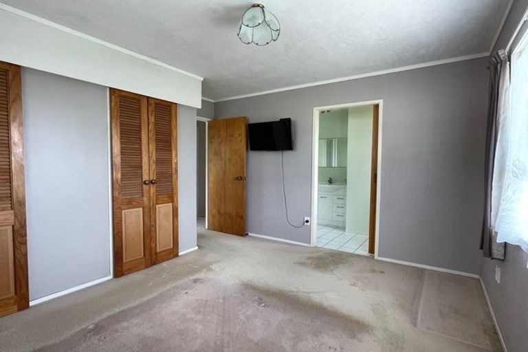 Photo of property in 17 Sumich Place, West Harbour, Auckland, 0618