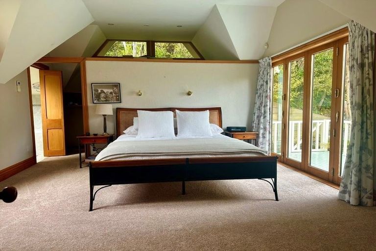 Photo of property in 15 Whiorau Grove, Lowry Bay, Lower Hutt, 5013