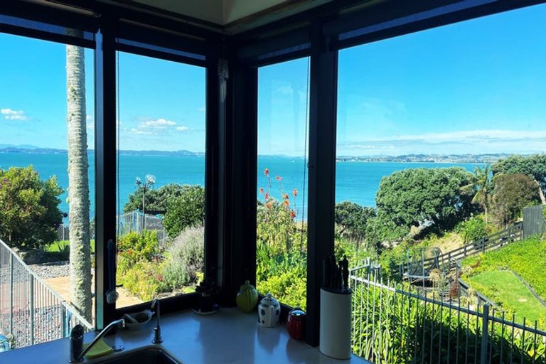 Photo of property in 18 Burford Place, Mellons Bay, Auckland, 2014