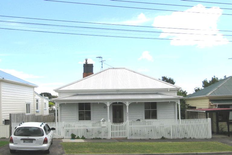 Photo of property in 13 Kiwi Road, Stanley Point, Auckland, 0624