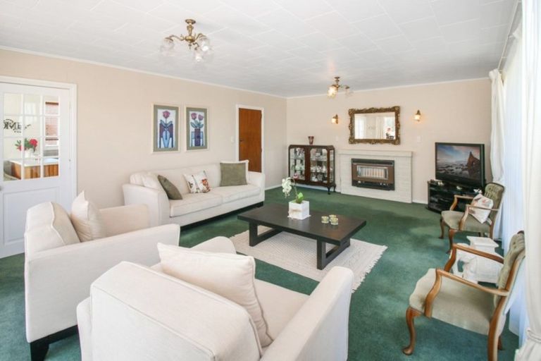 Photo of property in 18 Truby King Street, Merrilands, New Plymouth, 4312