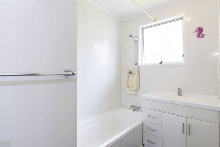 Photo of property in 1/15 Seabar Place, Glen Eden, Auckland, 0602