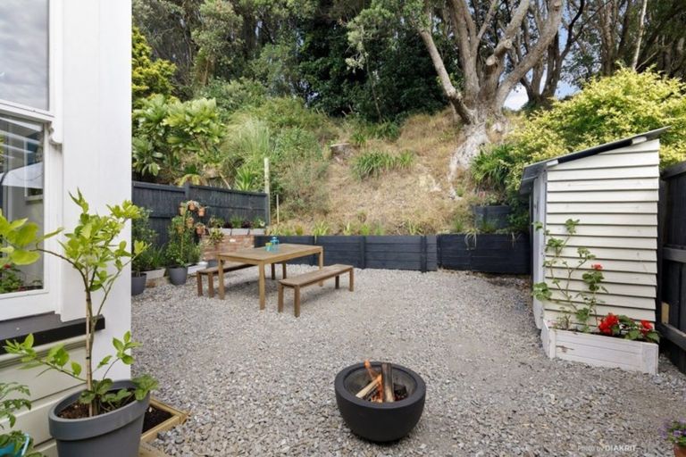 Photo of property in 6 Russell Terrace, Newtown, Wellington, 6021