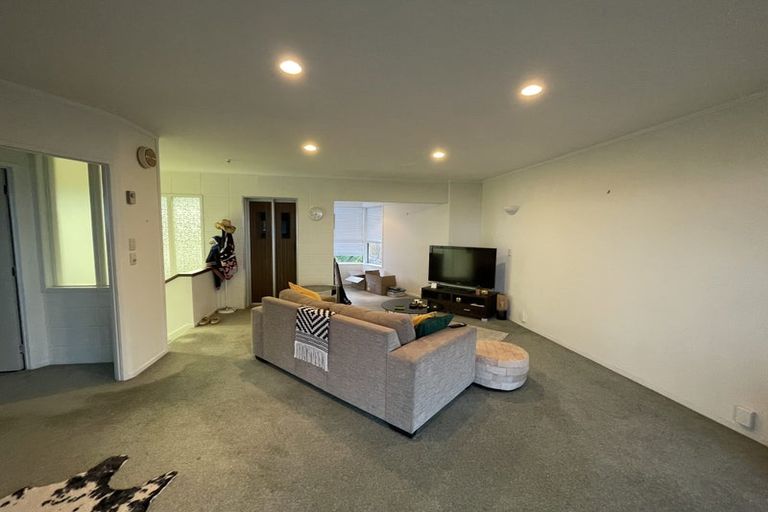 Photo of property in 1/64 Island Bay Road, Beach Haven, Auckland, 0626