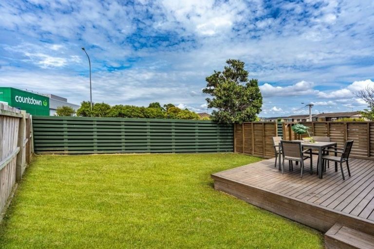 Photo of property in 1/344 Lake Road, Hauraki, Auckland, 0622