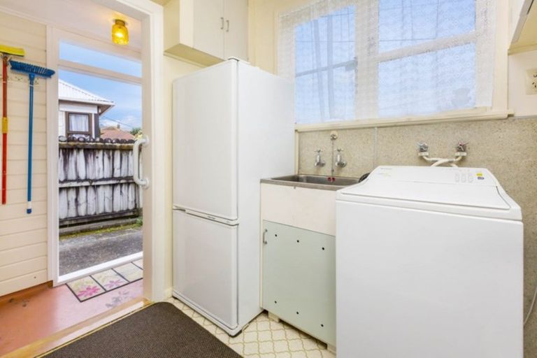 Photo of property in 5 Pearce Crescent, Taita, Lower Hutt, 5011