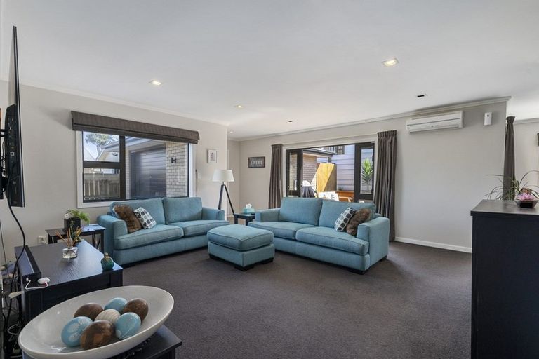 Photo of property in 39 Dahlstrom Grove, Kelvin Grove, Palmerston North, 4414