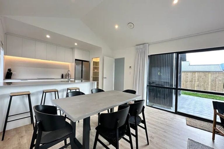 Photo of property in 8 Barn Road, Jacks Point, 9371