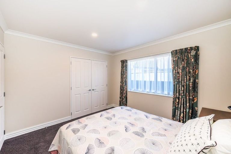 Photo of property in 5 Holcombe Drive, Paraparaumu, 5032