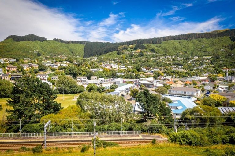 Photo of property in 3c Duncan Street, Tawa, Wellington, 5028