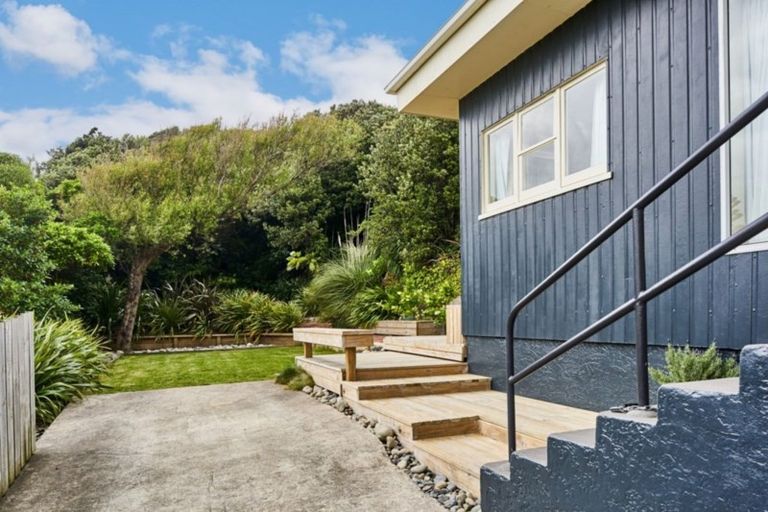 Photo of property in 11 View Road, Titahi Bay, Porirua, 5022