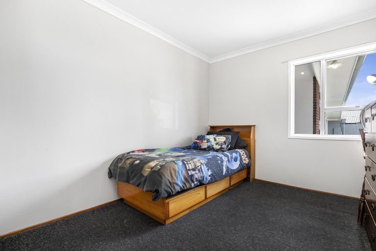 Photo of property in 16 Damian Way, Weymouth, Auckland, 2103