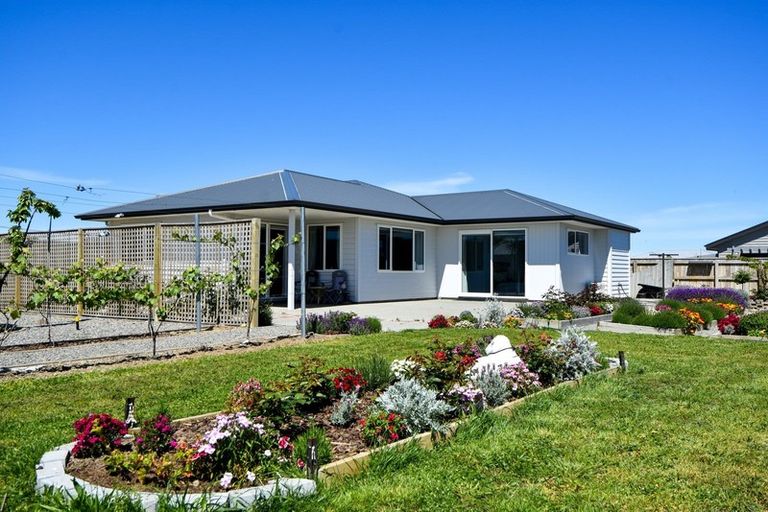 Photo of property in 2 Routhan Way, Carterton, 5713