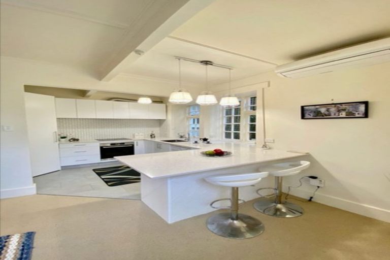 Photo of property in 145 Kelburn Parade, Kelburn, Wellington, 6012