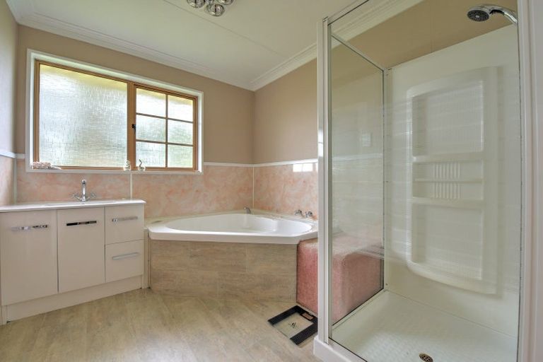 Photo of property in 349 Oteramika Road, Seaward Bush, Invercargill, 9871