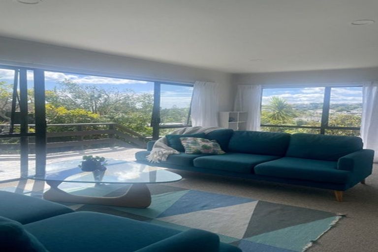 Photo of property in 2/16 Kiteroa Terrace, Rothesay Bay, Auckland, 0630