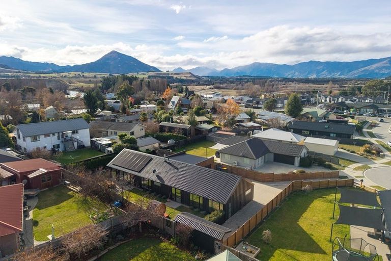Photo of property in 7 Hebbard Court, Albert Town, Wanaka, 9305