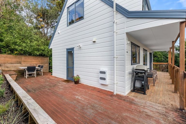 Photo of property in 1/1018 East Coast Road, Fairview Heights, Auckland, 0630