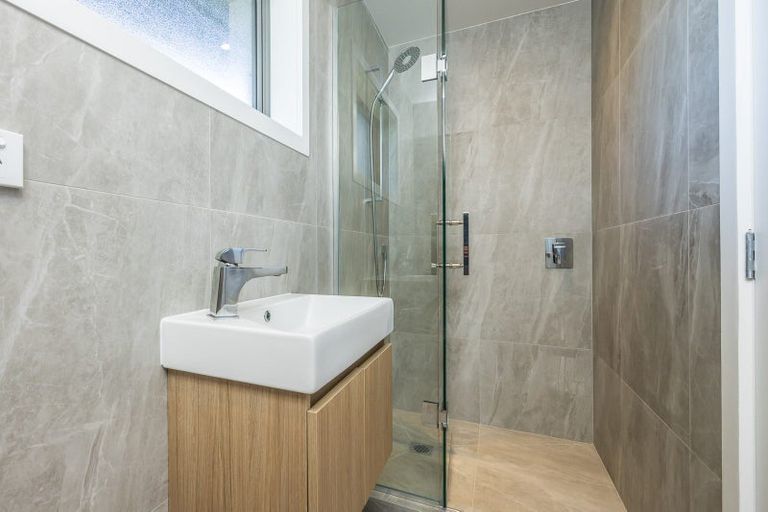 Photo of property in 1/94 Target Road, Totara Vale, Auckland, 0629