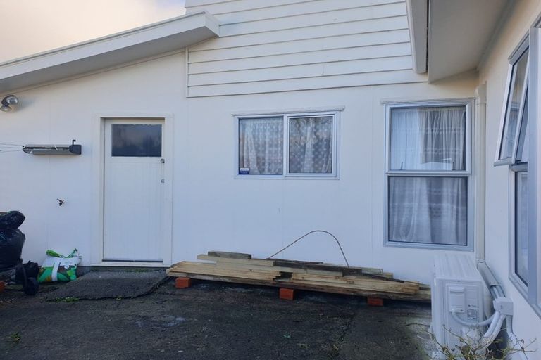 Photo of property in 24 Arahanga Grove, Maupuia, Wellington, 6022