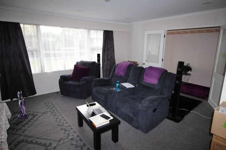 Photo of property in 27 Dunk Place, Milson, Palmerston North, 4414