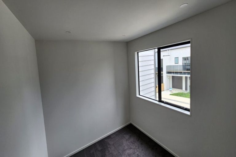 Photo of property in 12 Korokio Lane, Henderson, Auckland, 0612