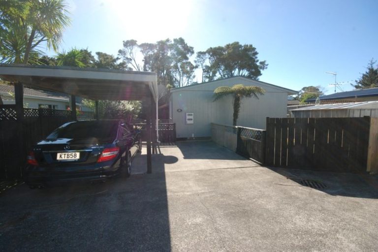 Photo of property in 2/69a Godley Road, Green Bay, Auckland, 0604