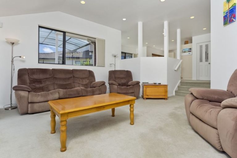 Photo of property in 61 Calypso Way, Unsworth Heights, Auckland, 0632