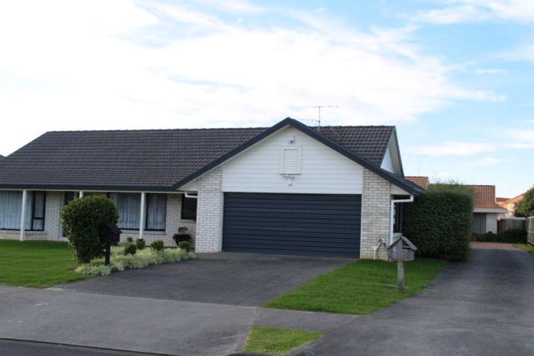 Photo of property in 1/7 Amadeus Place, Northpark, Auckland, 2013