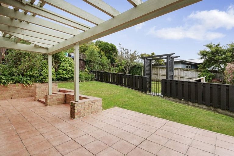 Photo of property in 64 Larsen Crescent, Tawa, Wellington, 5028