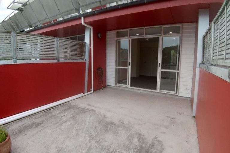 Photo of property in 2d/20 Ian Marwick Place, Birkenhead, Auckland, 0626