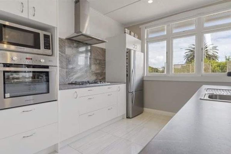 Photo of property in 6 Ngaio Street, Strandon, New Plymouth, 4312