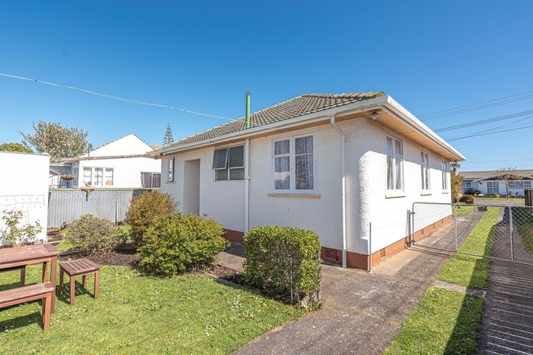 Photo of property in 16 Lewis Avenue, Aramoho, Whanganui, 4500