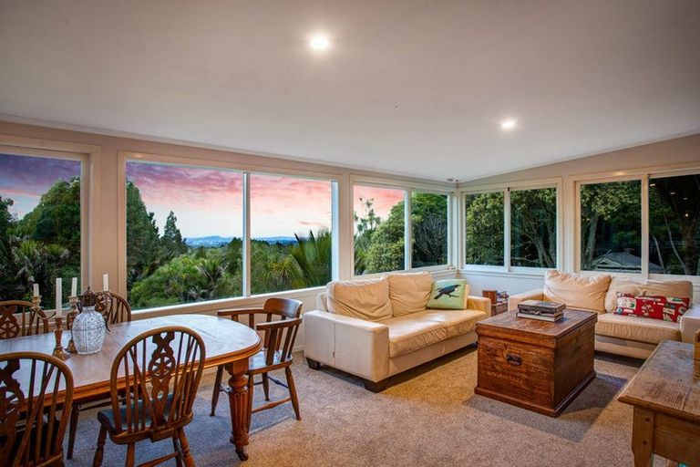 Photo of property in 867 West Coast Road, Oratia, Auckland, 0604