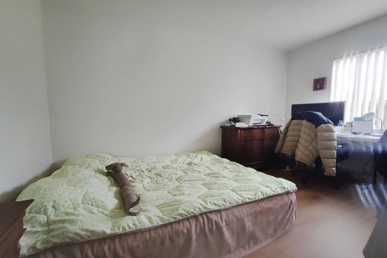 Photo of property in 3 Queen Natalie Place, Massey, Auckland, 0614