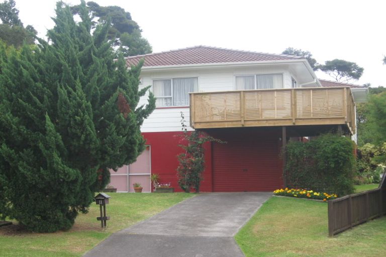 Photo of property in 11 Embassy Place, Glenfield, Auckland, 0629