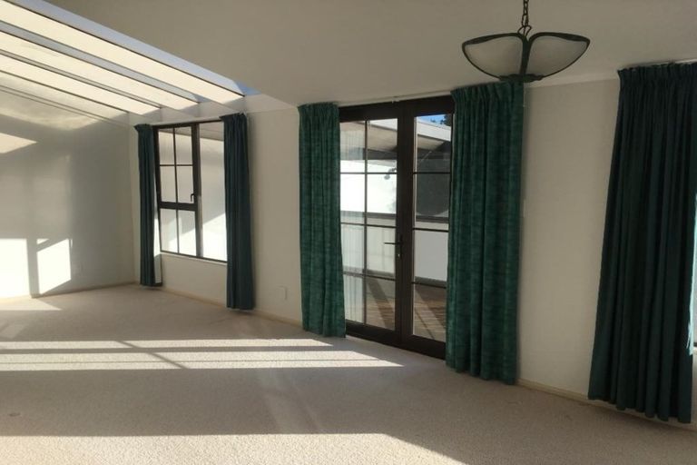 Photo of property in 5 Alister Way, Churton Park, Wellington, 6037