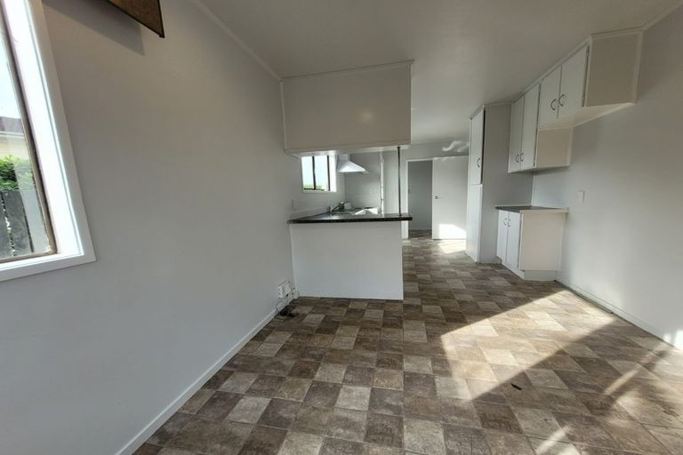 Photo of property in 2 Massine Place, Randwick Park, Auckland, 2105