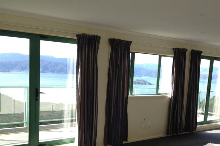 Photo of property in 9d Edgecombe Street, Newlands, Wellington, 6037