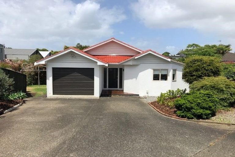 Photo of property in 2/2 East Coast Road, Milford, Auckland, 0620
