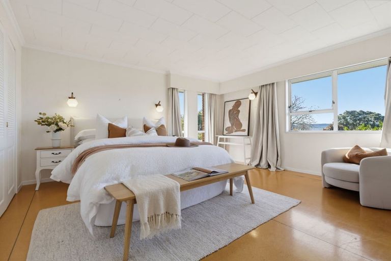 Photo of property in 8 Manahi Avenue, Kawaha Point, Rotorua, 3010