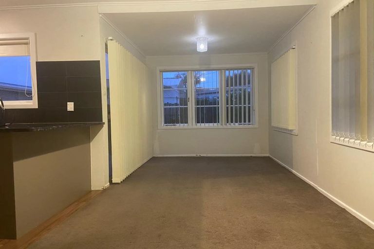 Photo of property in 1/11 Strid Road, Te Atatu South, Auckland, 0610